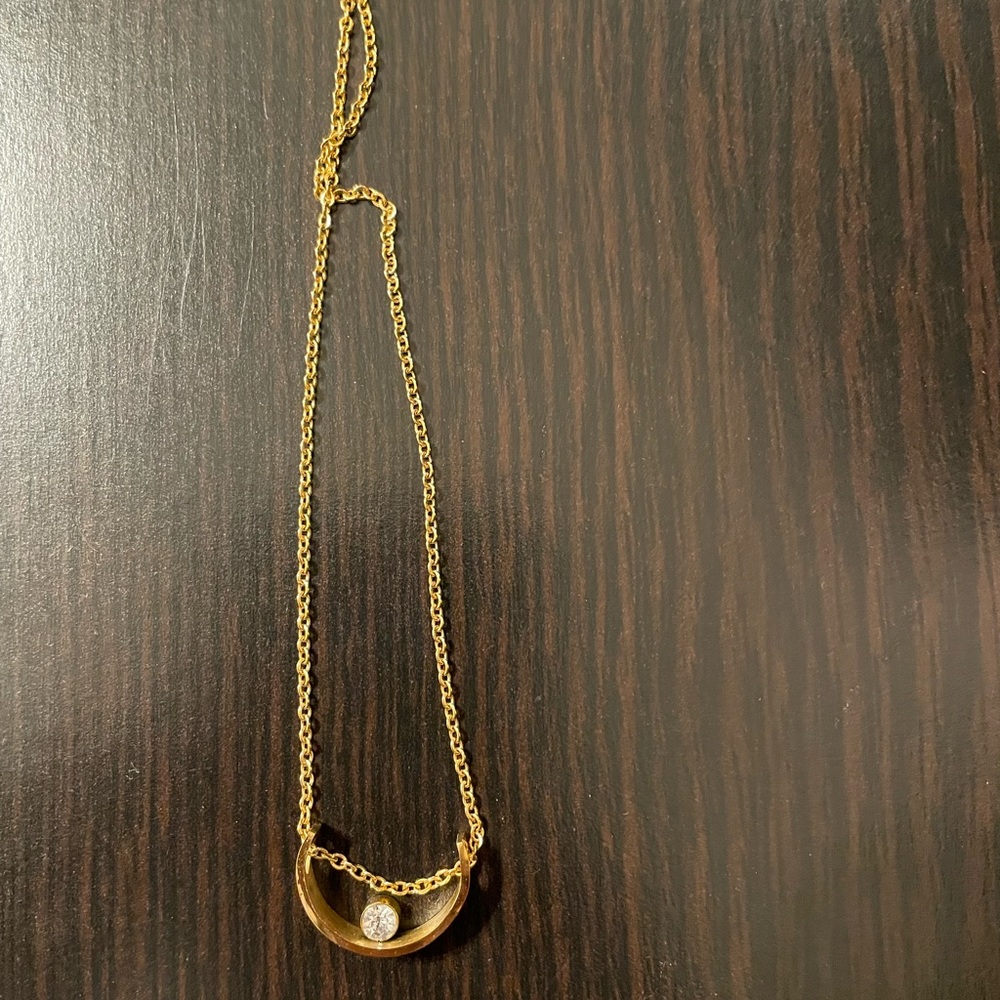 Elegant Gold Necklace with Crystal Pendant